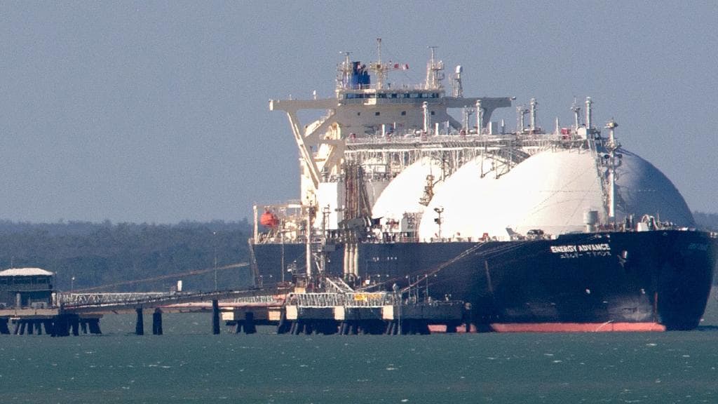 Labor pledges to create National fuel reserve